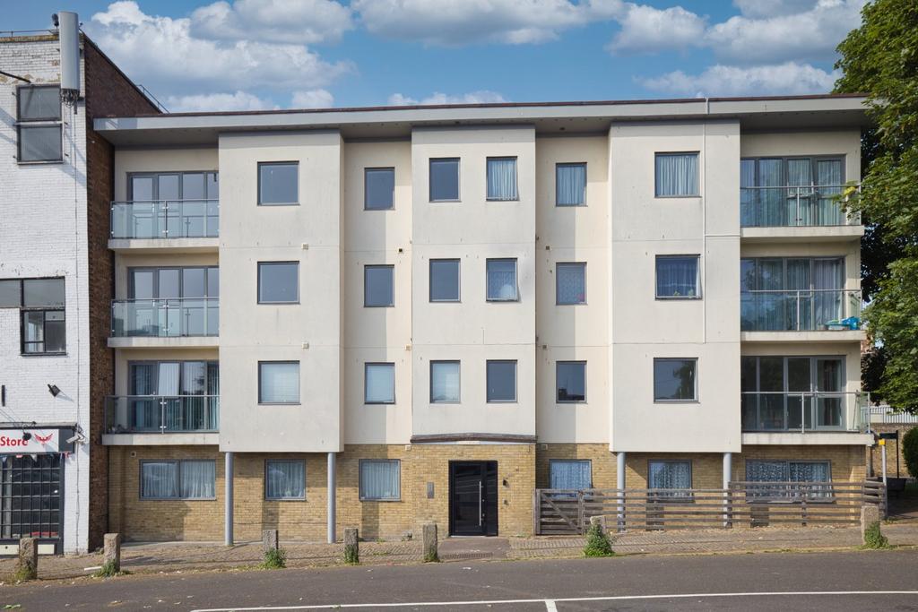 Cleaver Lane, Ramsgate, Kent, CT11 2 bed flat - £150,000