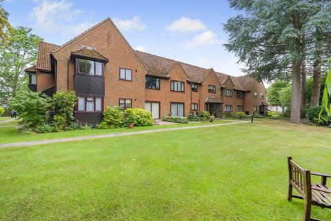 2 bedroom flat for sale, The Burren, Tudor Park, Amersham