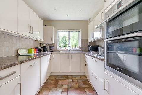 2 bedroom flat for sale, The Burren, Tudor Park, Amersham