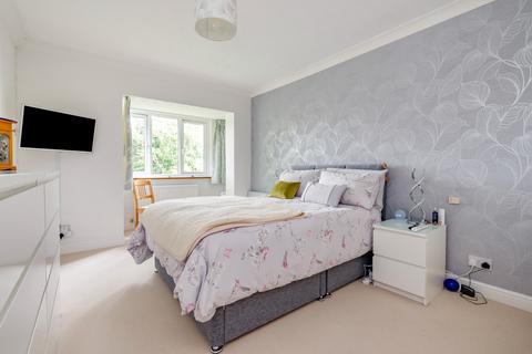 2 bedroom flat for sale, The Burren, Tudor Park, Amersham