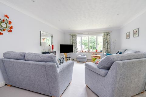 2 bedroom flat for sale, The Burren, Tudor Park, Amersham