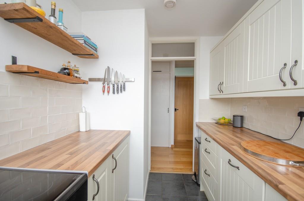 Kitchen pic 2.jpg