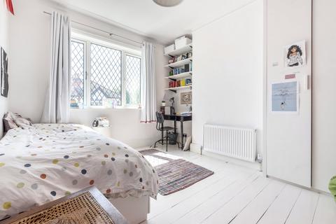 4 Grayham Crescent, New Malden, KT3 5HP