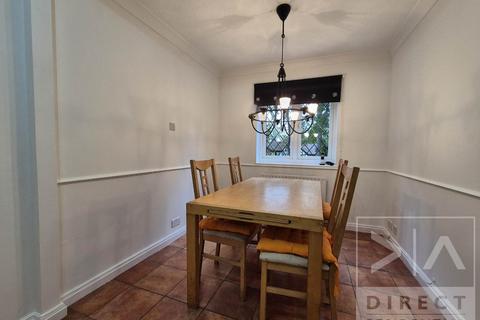 4 bedroom detached house to rent, Grey Alders, Banstead SM7