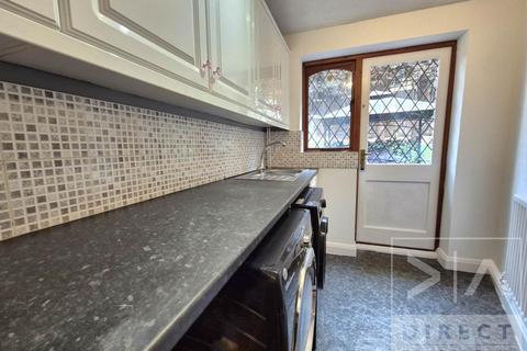 4 bedroom detached house to rent, Grey Alders, Banstead SM7