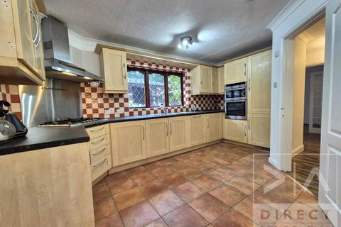4 bedroom detached house to rent, Grey Alders, Banstead SM7