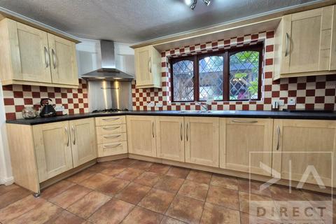 4 bedroom detached house to rent, Grey Alders, Banstead SM7
