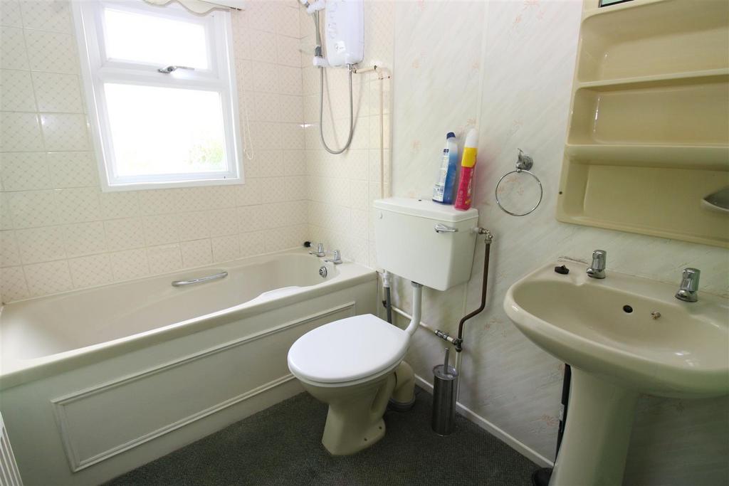 Bathroom.JPG