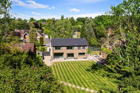 22 Oaken Coppice, Ashtead, KT21 1DL