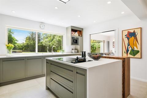 22 Oaken Coppice, Ashtead, KT21 1DL