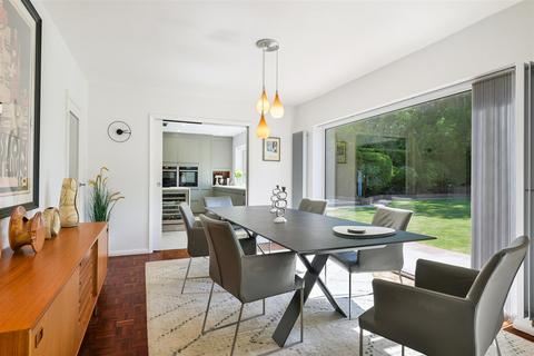22 Oaken Coppice, Ashtead, KT21 1DL