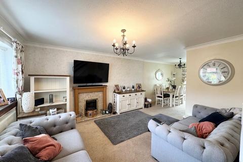 3 bedroom terraced house to rent, Freelands Road, Snodland