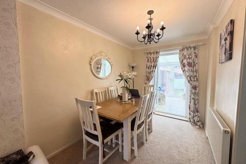 3 bedroom terraced house to rent, Freelands Road, Snodland