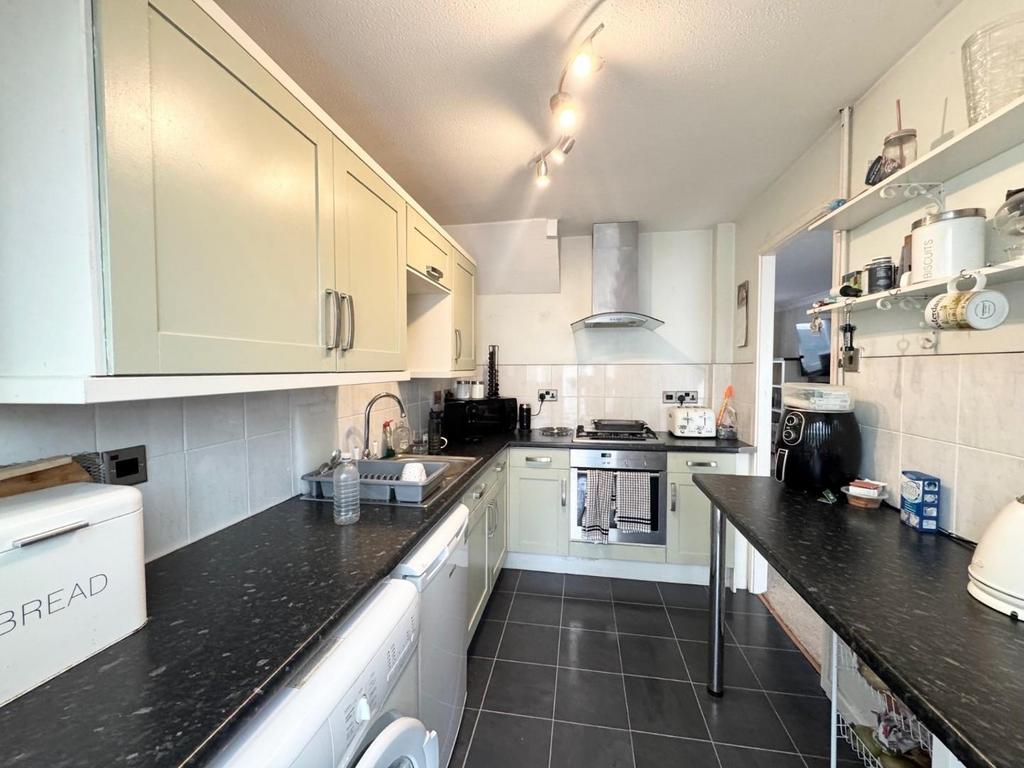 Kitchen 2.jpg