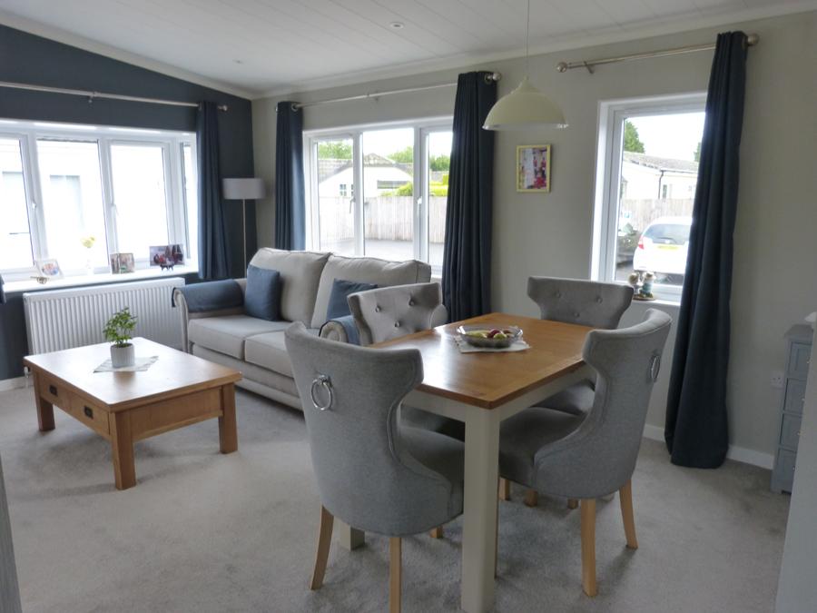 Dining-Lounge