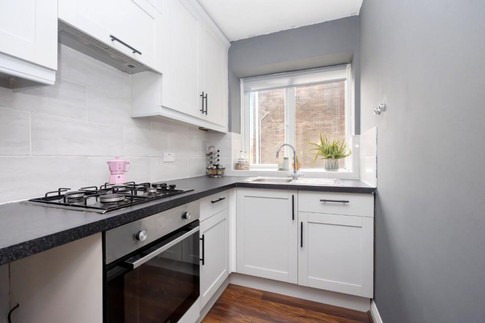 Windlesham Road, Worcester Court, 12-004 (Custom).