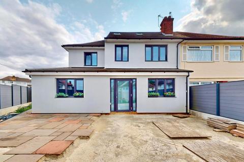 4 bedroom semi-detached house for sale, Carter Drive, Romford, RM5