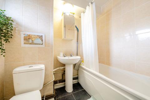1 bedroom flat for sale, Anfield Close, Weir Road, London, SW12