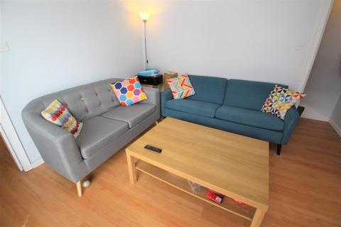 1 bedroom in a house share to rent, Trelawn Avenue, Headingley, Leeds, LS6 3JN
