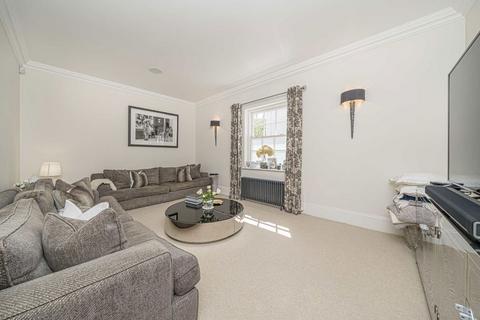 undefined, Creek Road, East Molesey KT8