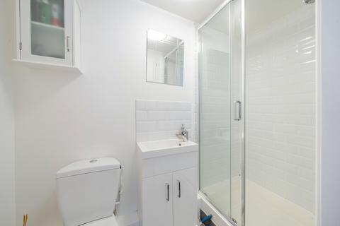 2 bedroom flat for sale, Tower Bridge Road, London, SE1