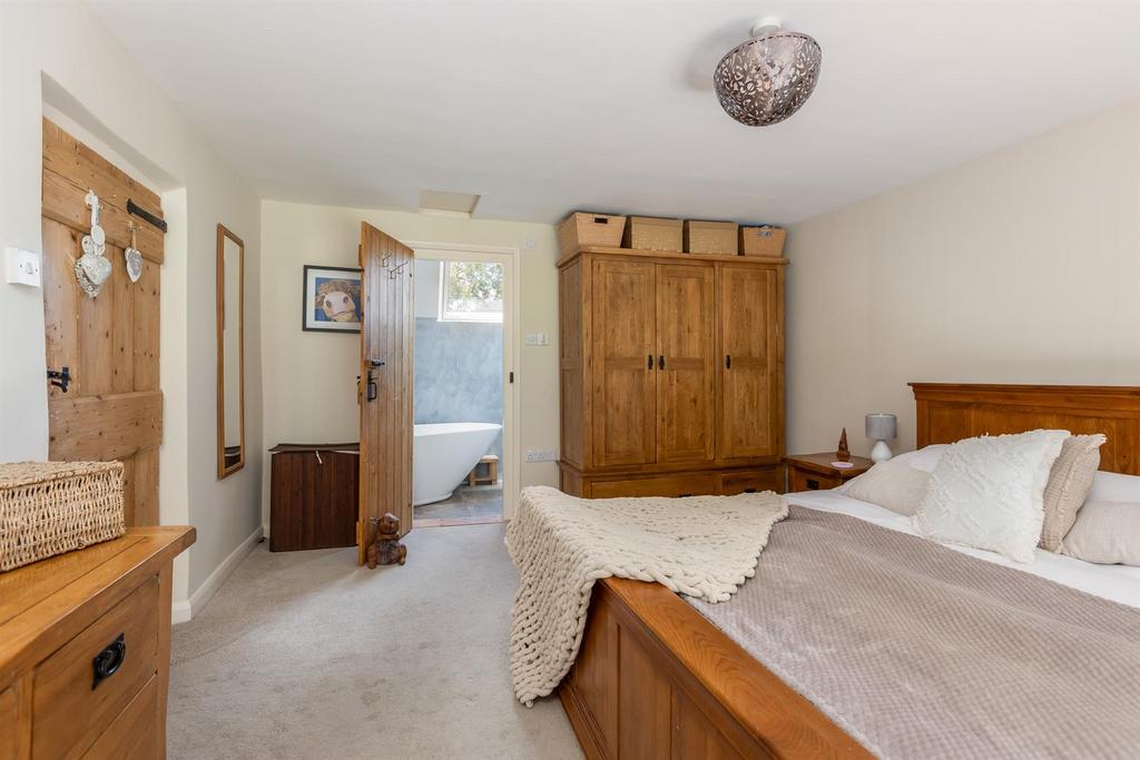 Bedroom 1 Suite