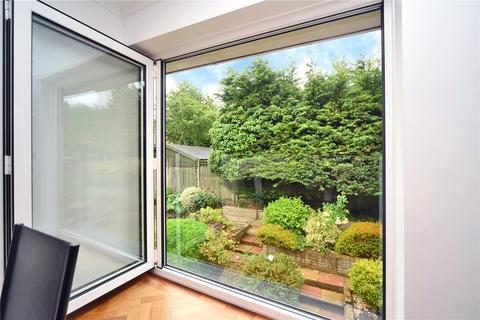 24 Castleton Close, Banstead, SM7 2JN