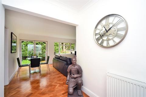 24 Castleton Close, Banstead, SM7 2JN