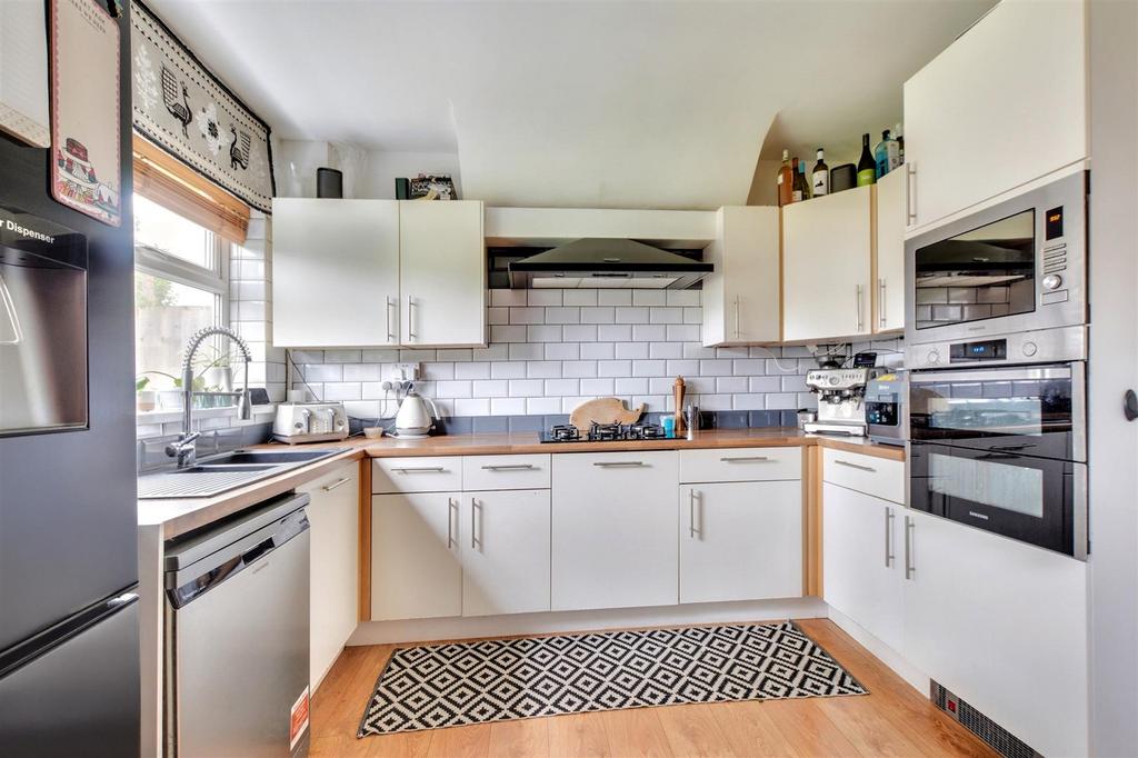 Kitchen 1.jpeg