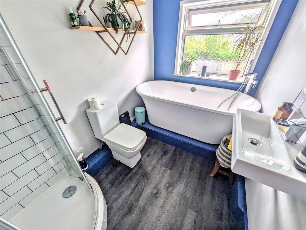 Bathroom 2.jpeg