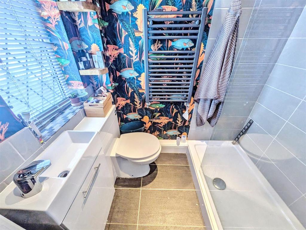 Ensuite 2.jpeg