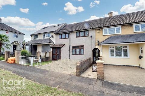 16 Hailsham Close, Romford, RM3 7SR