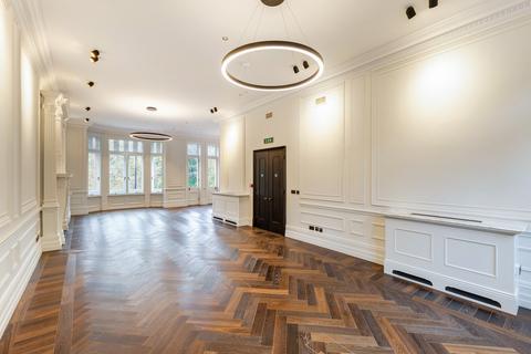 Healthcare facility to rent, 65 Sloane St London SW1X 9SH
