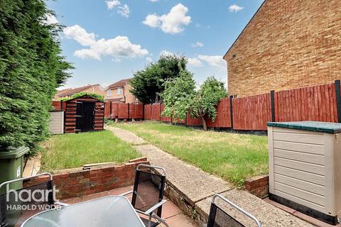 40 Dorking Road, Romford, RM3 9AE