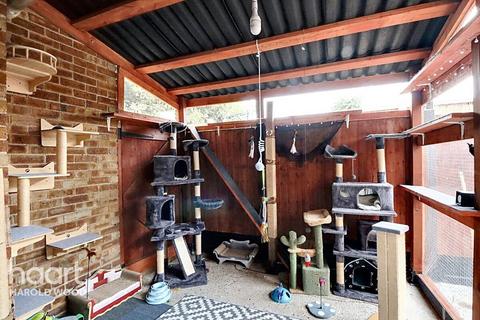 40 Dorking Road, Romford, RM3 9AE