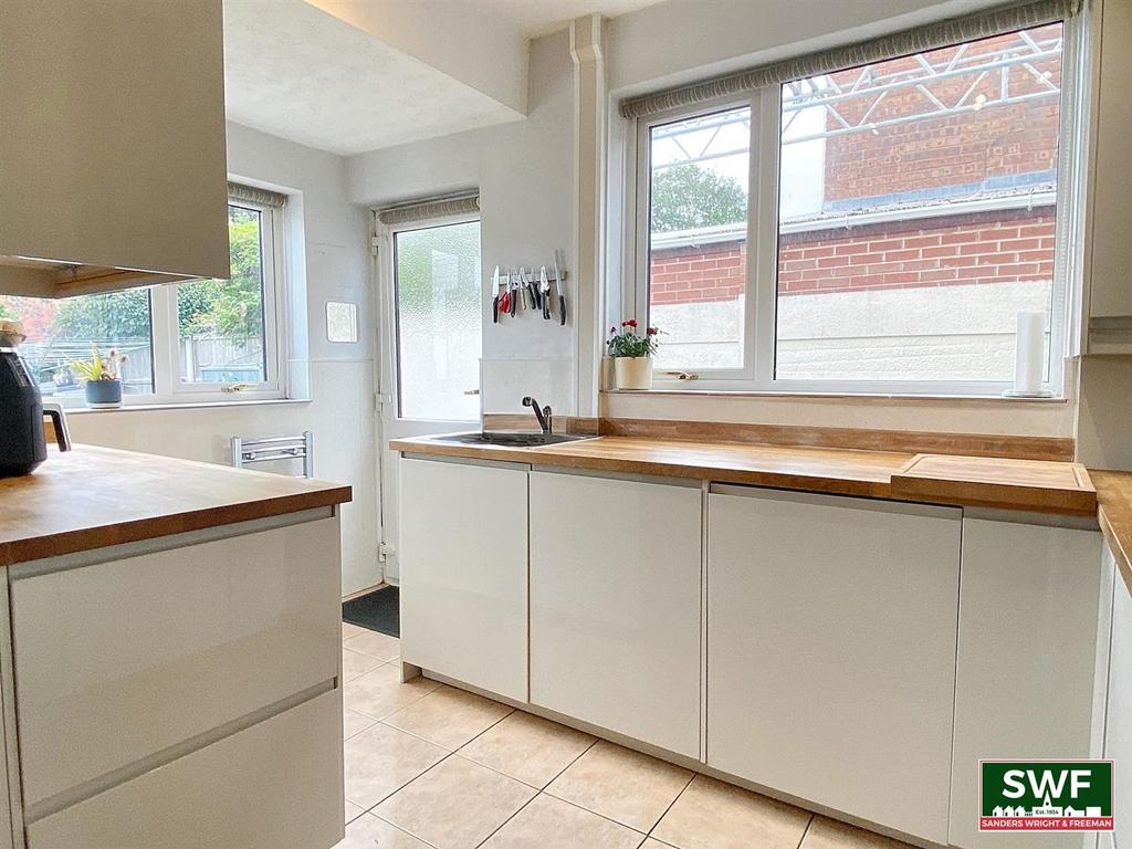 Kitchen1.jpg