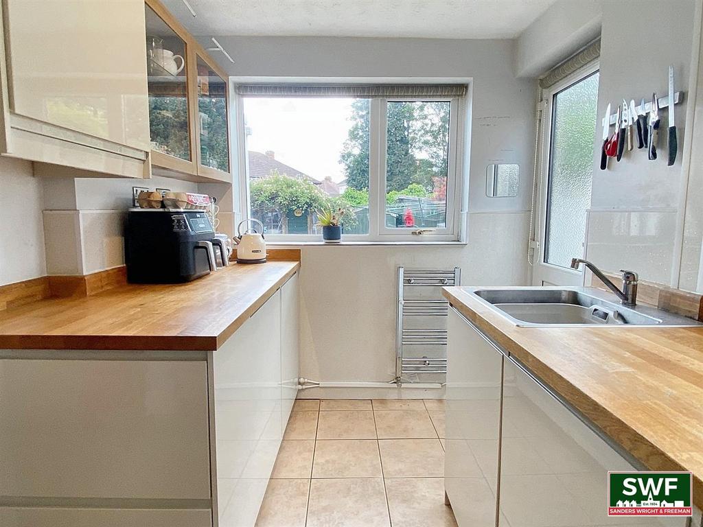 Kitchen3.jpg