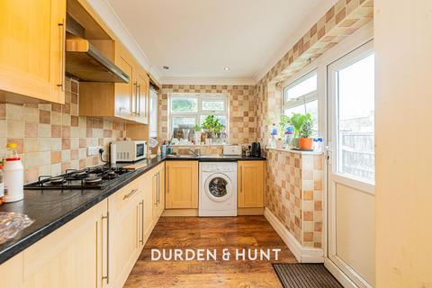 3 bedroom end of terrace house for sale, Middleton Avenue, London, E4