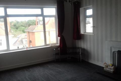 2 bedroom flat to rent, Chinebridge Court, Bournemouth BH4