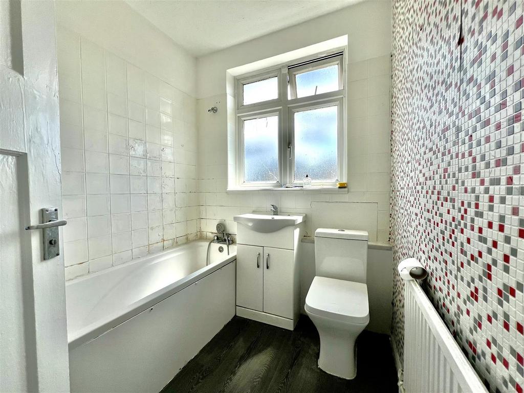 Family Bathroom/ WC