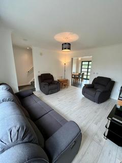 3 bedroom terraced house to rent, Shieldhill Court, Lanarkshire, ML8