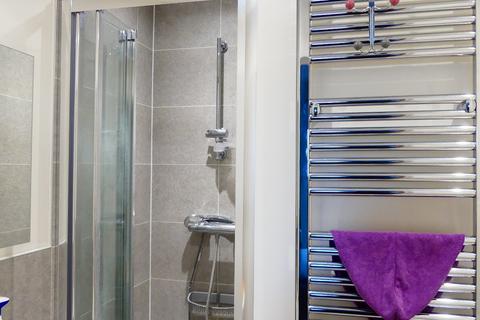 2 bedroom flat to rent, Cameo Court, Aylesbury HP18