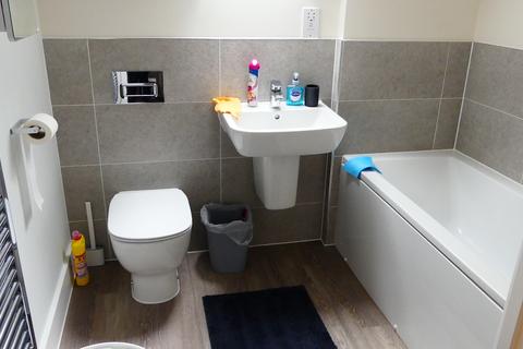 2 bedroom flat to rent, Cameo Court, Aylesbury HP18
