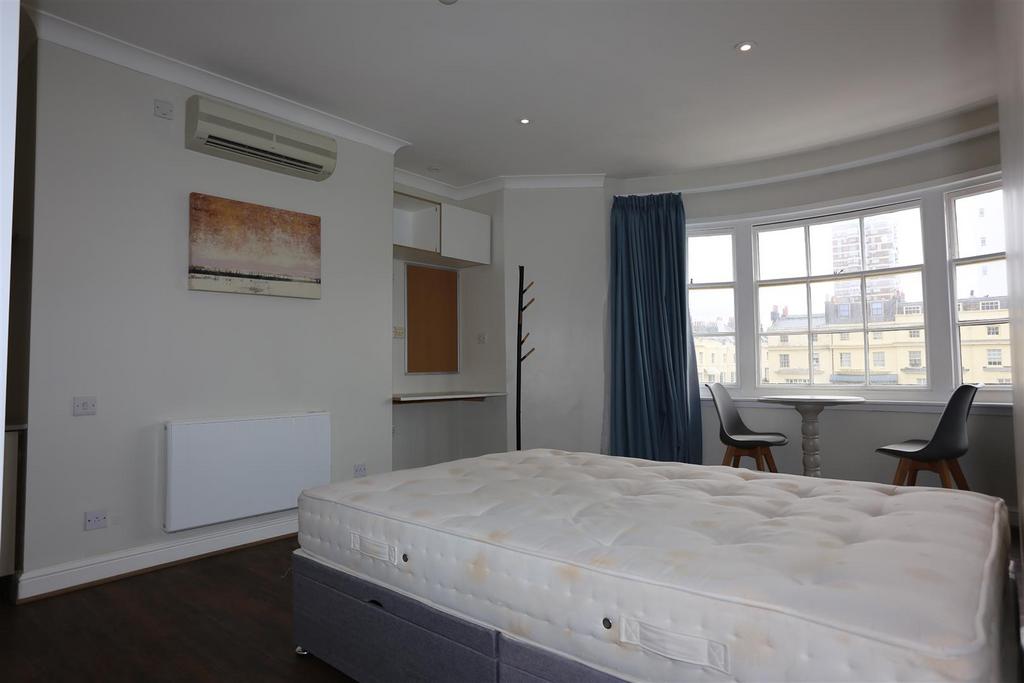 Room 178, 16 18 regency square (4).jpg