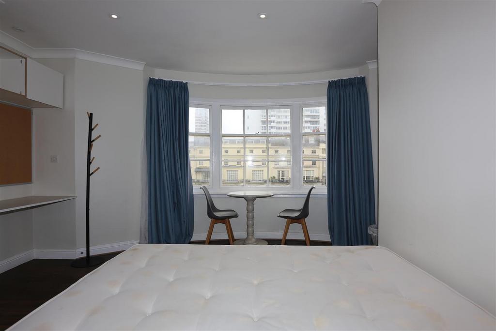 Room 178, 16 18 regency square (5).jpg