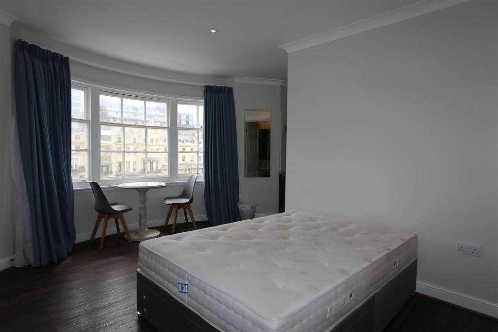 Room 178, 16 18 regency square (6).jpg