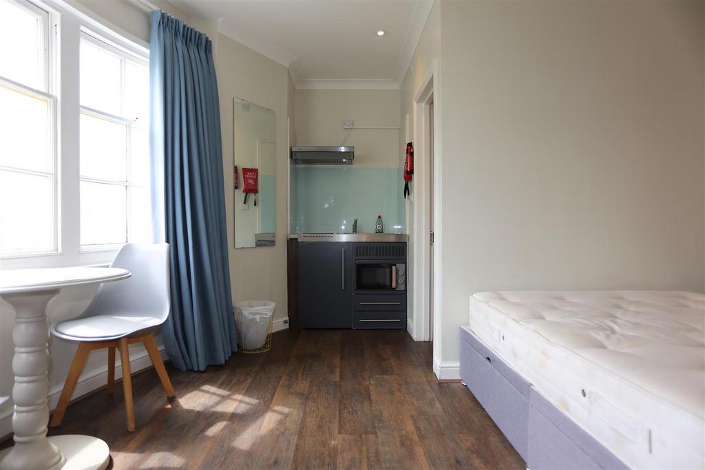 Room 178, 16 18 regency square (2).jpg