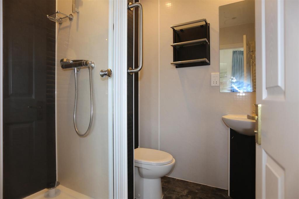 Room 178, 16 18 regency square (3).jpg