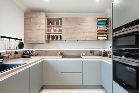 Howard Place, Weybridge, KT13