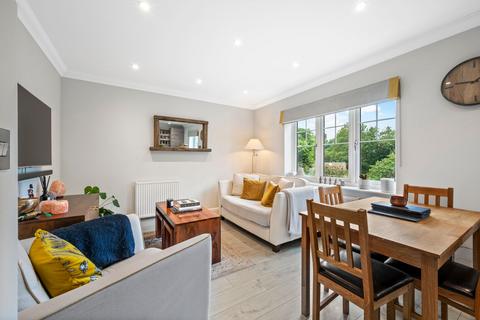 2 bedroom apartment for sale, Howard Place, Weybridge, KT13